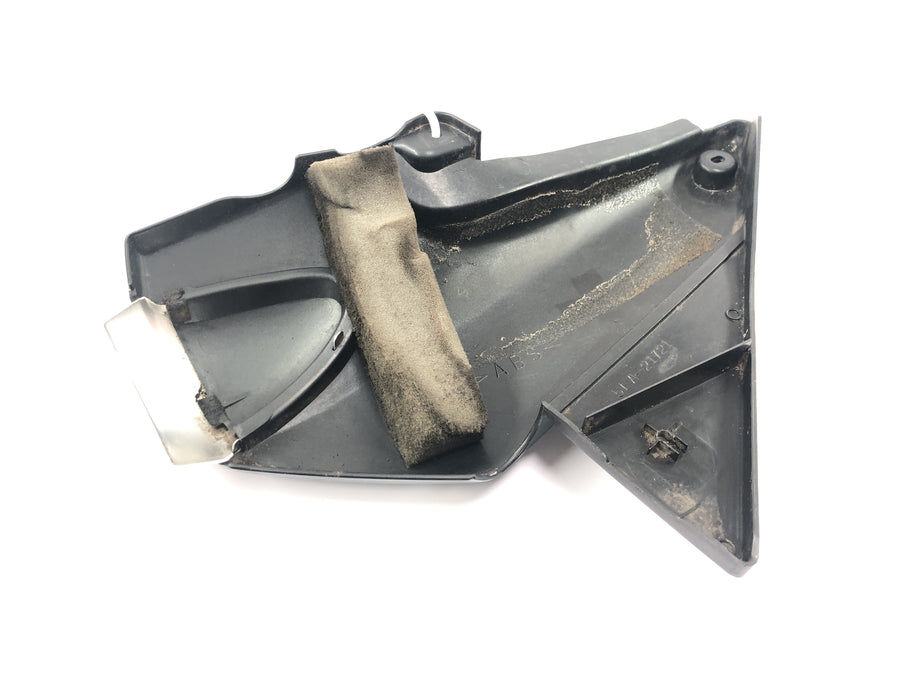 Yamaha XJR 1300 RP02 [1999] - Tampa da caixa do filtro de ar no painel lateral direito