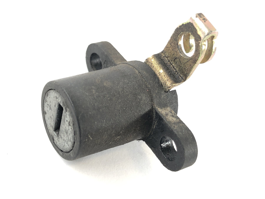 Yamaha YZF 750 R 4HN [1996] - Locksmith com ponte de garfo acima da tampa do tanque de trava de ignição e trava de assento