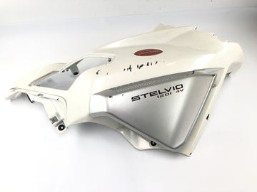 Moto Guzzi Stelvio 1200 4V [2009] - Parte lateral coberta na parte do deslocamento direito