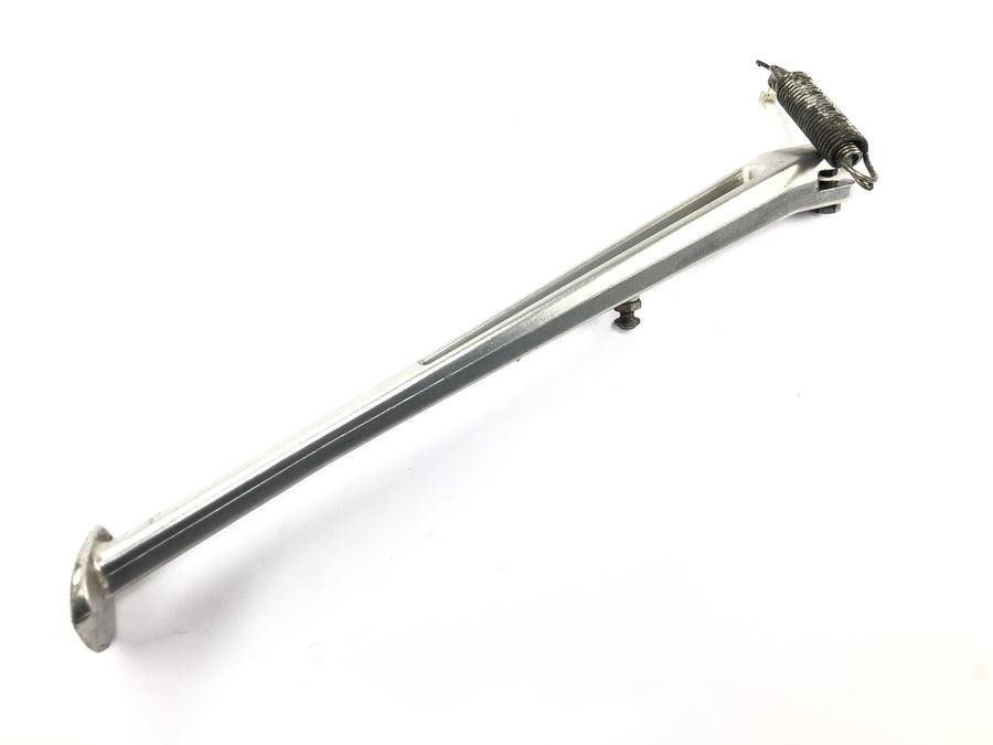 SWM RS 125 R B2 [2020] - Base do cavalete lateral com mola na frente esquerda