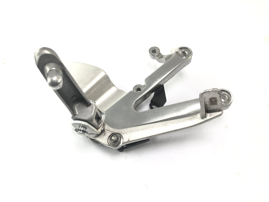 Yamaha YZF R1 RN01 [1998] - Sistema de apoio para os pés à direita com o pedal do freio