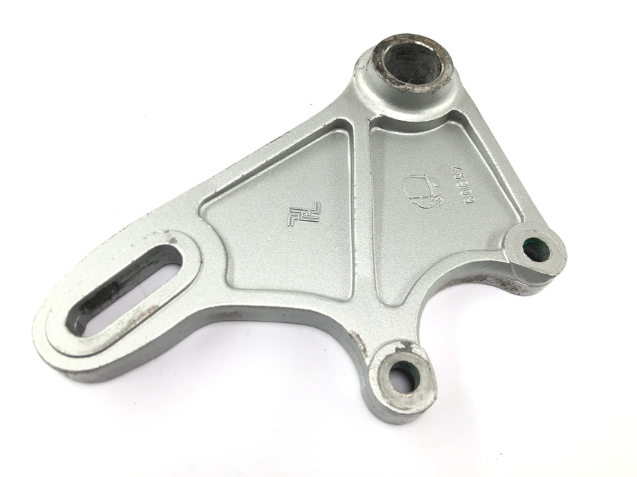 Cagiva Planet 125 [1998] - Fixação da pinça do freio com placa de ancoragem traseira
