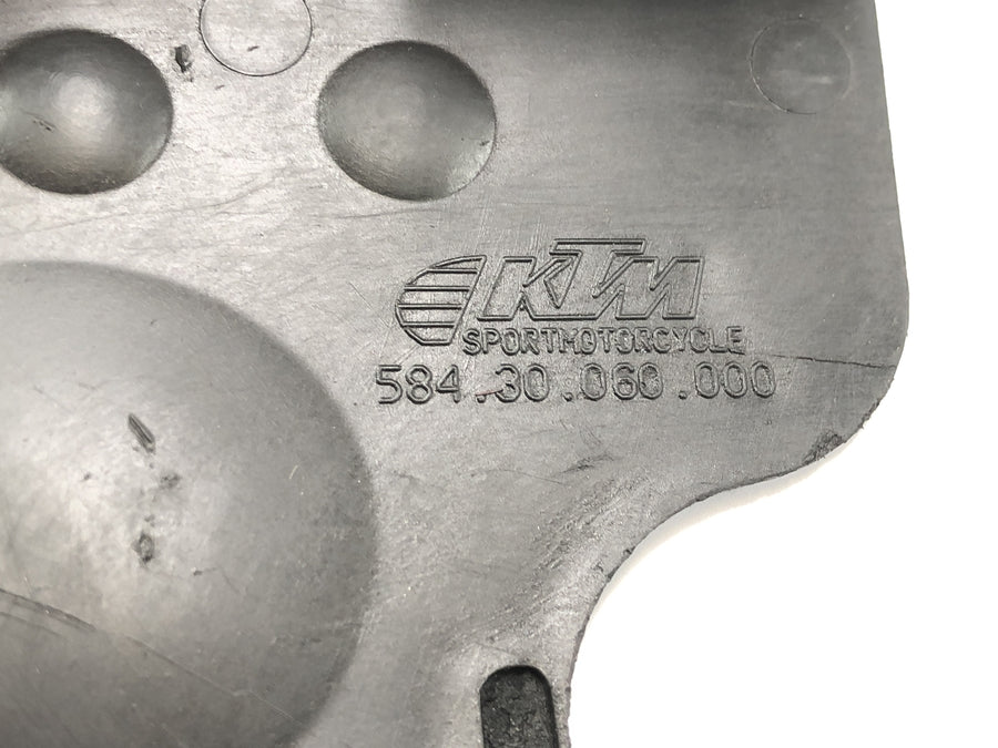 KTM 640 LC4 Prestige [2005] - tampa plástica da roda dentada