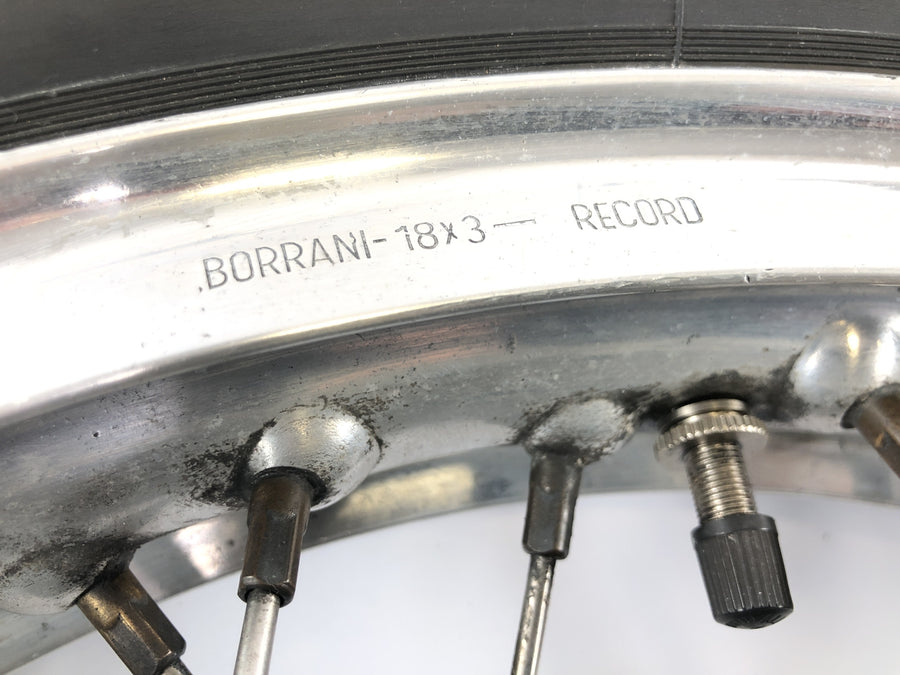 Moto Guzzi V7 Special [1971] - roda dianteira com raios Borrani 18 x 3"