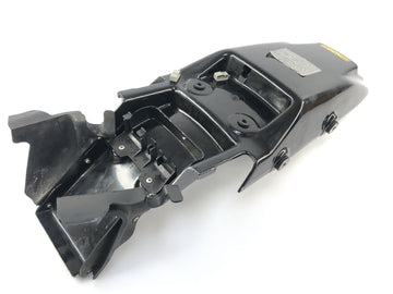 Honda NX 650 RD02 [1989] - traseiro embaixo do revestimento do meio do meio