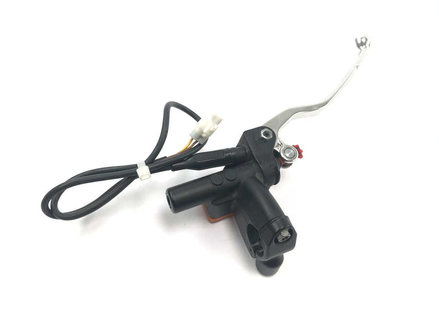 KTM Duke 690 A3 [2012] - Encaixe da embreagem da bomba de embreagem com alavanca de embreagem