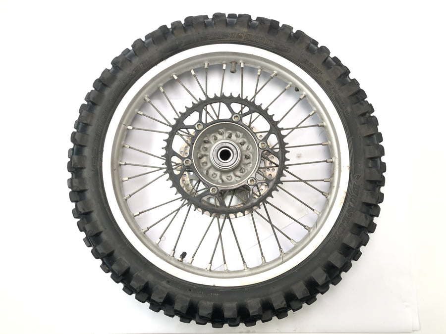 Yamaha YZ 426 F [2000] - pneu traseiro com raio traseiro e disco de freio e roda de corrente