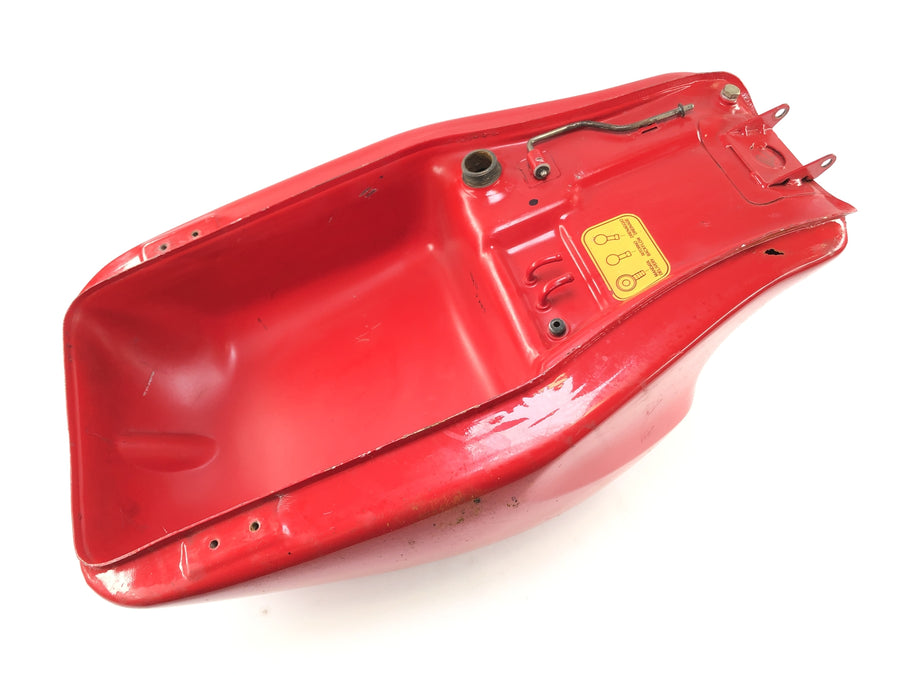 Ducati 900 SS [1991] - O tanque de gasina do tanque danificado deve ser soldado