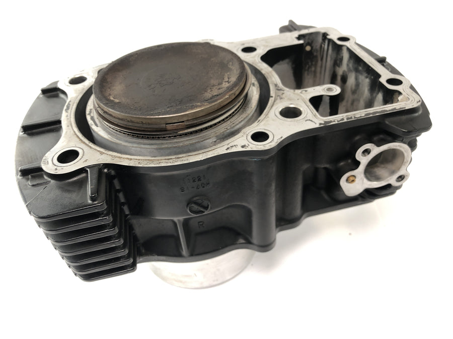 Suzuki VZ 1500 WVCU [2011] - Cilindro com cilindro de pistão na parte traseira