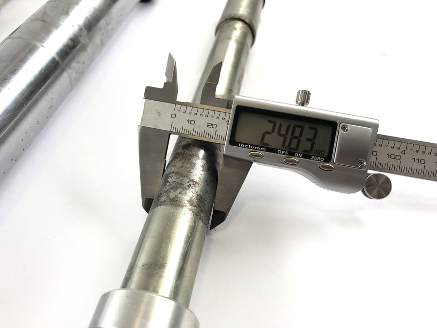 Triumph Speed ​​Triple 955i [1999] - Telegabel com eixo