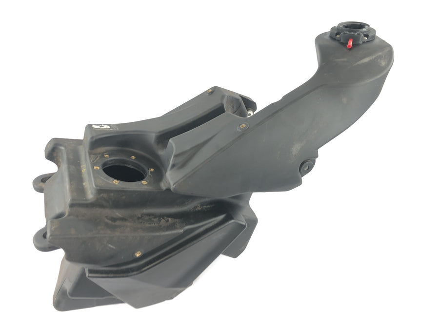 Husqvarna TR 650 Strada A8 [2012] - Grande plano do tanque de combustível, tanque de gasolina, tanque de plástico