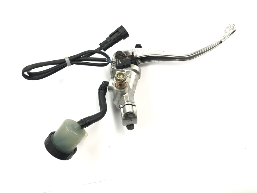 Aprilia RSV 1000 R [2004] - Montagem do guiador da bomba de embraiagem esquerda