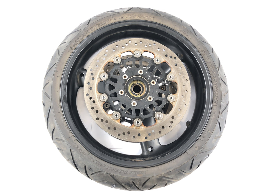 Triumph Speed ​​Triple 955i [1999] - borda da roda dianteira na frente 120/70 ZR17