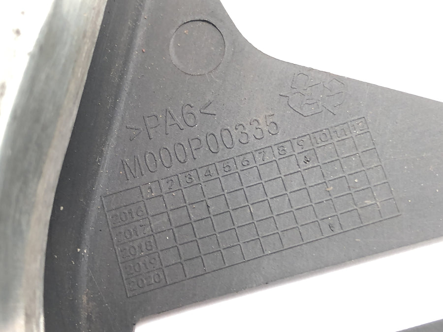 SWM SM 125 R [2018] - Placa de proteção à cobertura da corrente de corrente de capa à vista