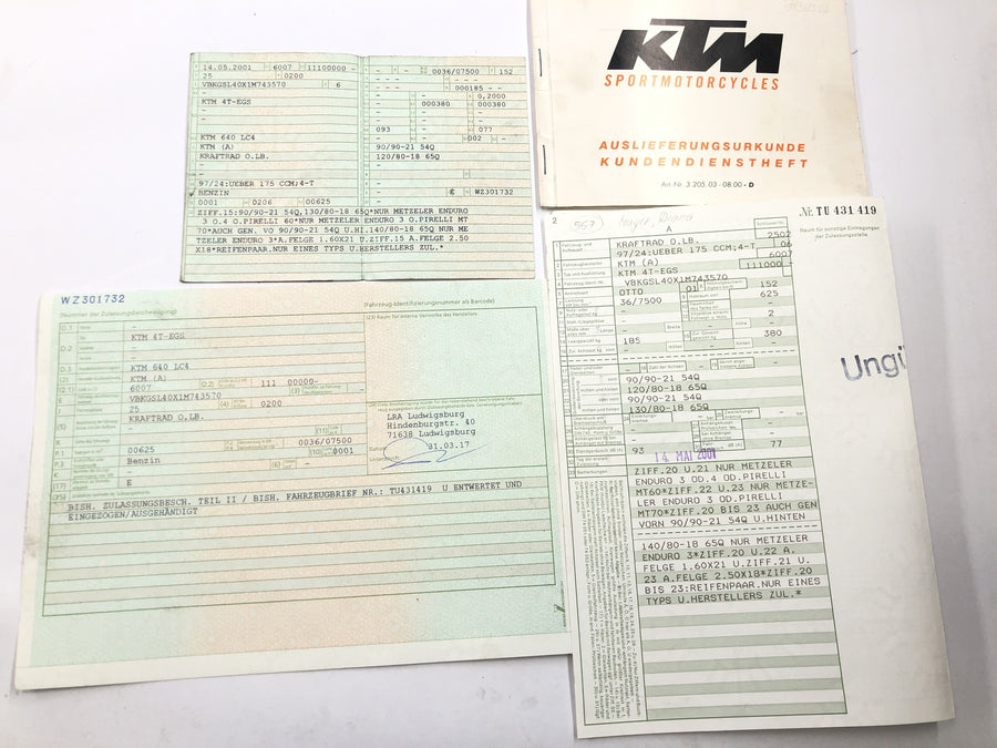 KTM 640 Adventure LC4 [2001] - moldura com papéis