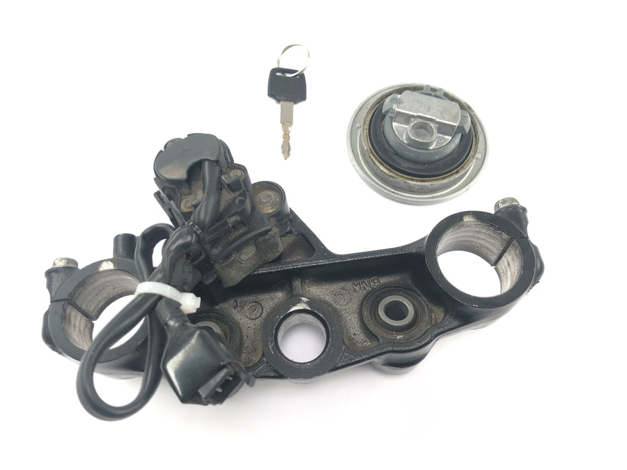 Honda NX 650 Dominator RD02 [1994] - Ponte garfo com trava de ignição na parte superior com trava de tanque
