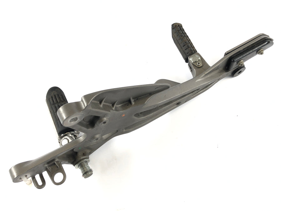 Honda CBF 1000 A SC58 [2006] - Placa de apoio para os pés direita