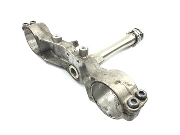 Yamaha YZF R1 RN04 [2001] - Ponte do garfo abaixo do tubo superior