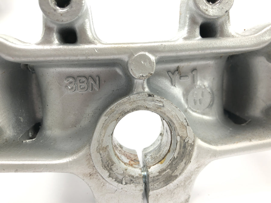 Yamaha DT 125 R DE03 [2000] - Braçadeira de garfo de montagem no guiador da ponte superior