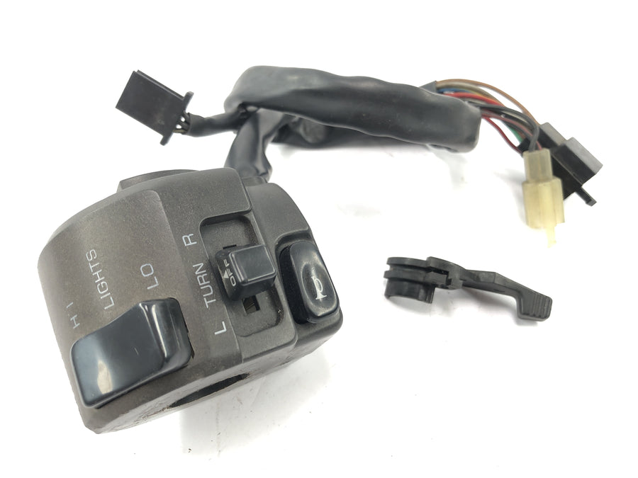 Kawasaki GPZ 1100 ZXT10E [1997] - Ajuste do interruptor do manuseio da iluminação esquerda