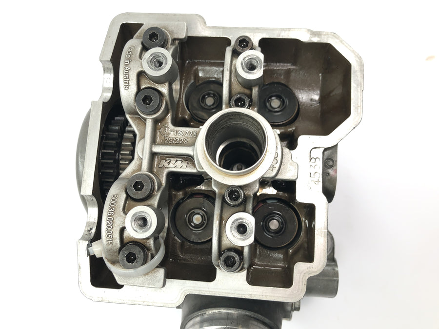 KTM 950 Adventure LC8 [2004] - controle da válvula do cabeçote traseiro