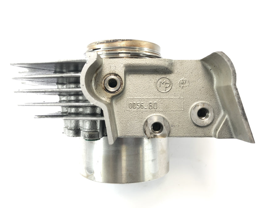 Ducati Monster M600 [1995] - Cilindro do kit de cilindro com pistões no cilindro traseiro