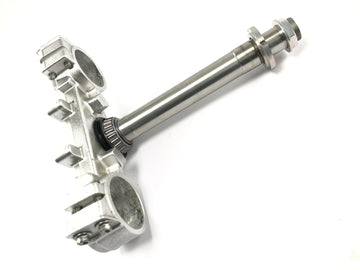 SWM RS 125 R B2 [2020] - Ponte inferior do garfo, parte inferior da cabeça de direção, braçadeira do garfo dianteiro