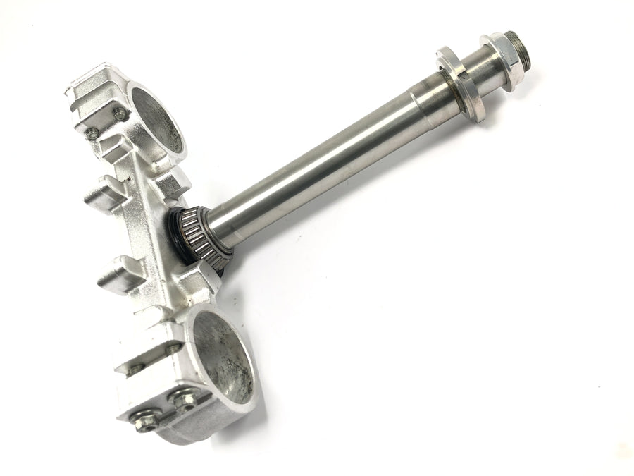 SWM RS 125 R B2 [2020] - Ponte inferior do garfo, parte inferior da cabeça de direção, braçadeira do garfo dianteiro