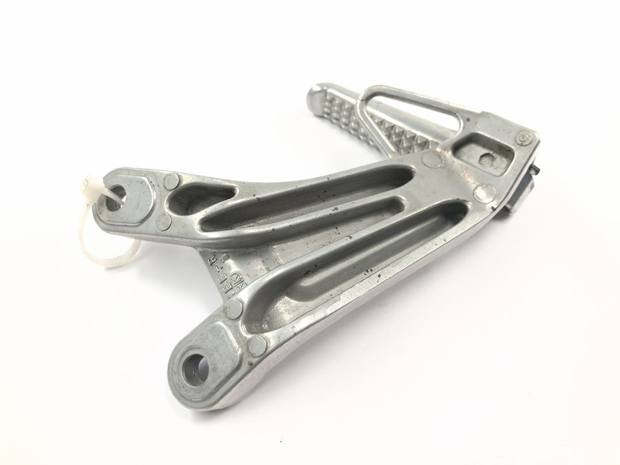 Honda CBR 600 RR PC37 [2004] - apoio para os pés do passageiro direito