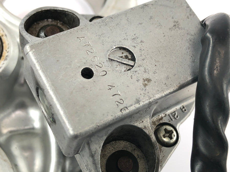 Yamaha TT 600 E 4GV [1995] - Grampo do garfo na parte superior do garfo com fechadura de ignição