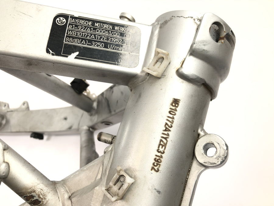 BMW F 650 GS R13 [2000] - Quadro principal com papéis