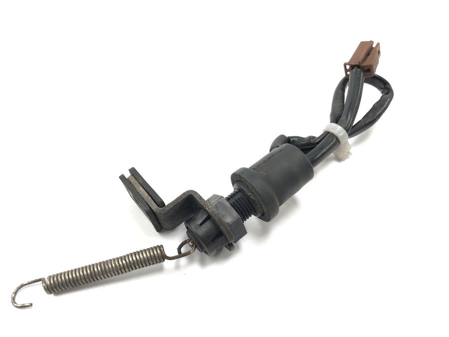 Yamaha YZF R1 RN09 [2003] - Interruptor da luz de freio na parte traseira