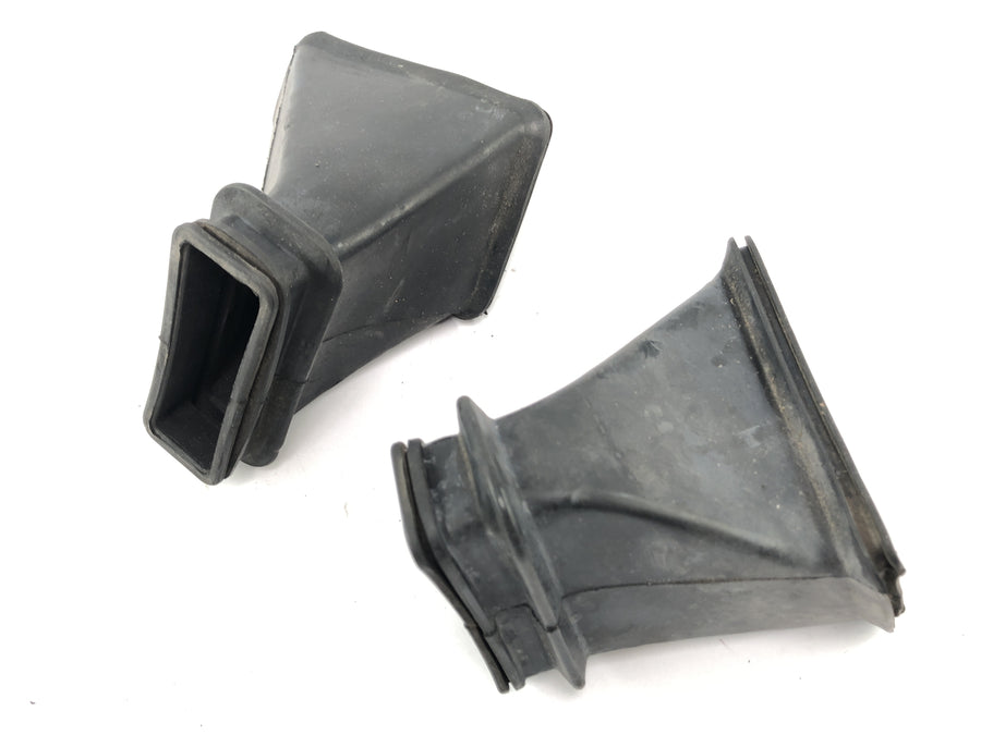 Honda GL 500 Silversching PC02 [1982] - Ingestão do conector da caixa de ar em mangueiras de borracha