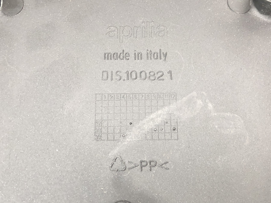 Aprilia Mille RSV 1000 ME [1999] - Carenagem inferior traseira da caixa da bateria da subestrutura traseira