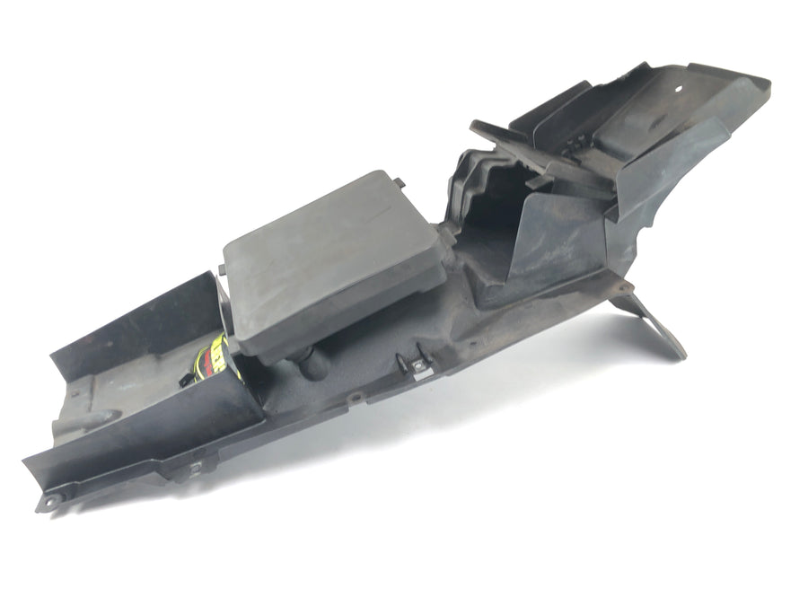 Aprilia SL 1000 Falco PA [2000] - Proteção de respingo da tampa traseira