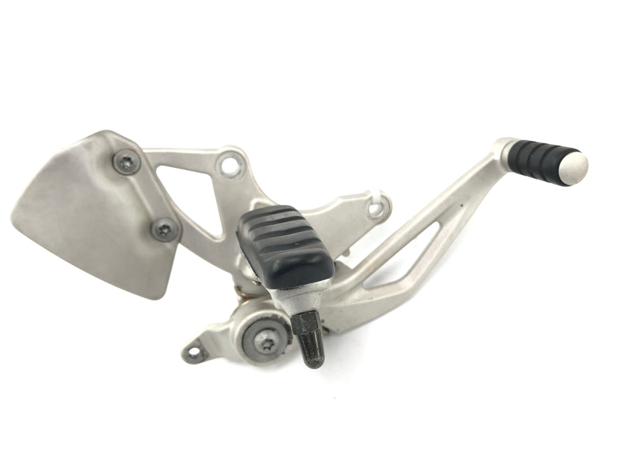 BMW R 1200 ST R1ST [2006] - A apoio de para os pés do motorista do sistema de apoio à direita com o pedal do freio