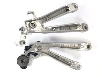 Yamaha YZF R1 RN01 [1998] - Pedros de pedima de pé, na direita e à esquerda