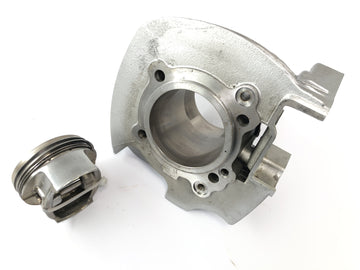 Ducati Monster M600 [1995] - Cilindro do kit de cilindro com pistões no cilindro traseiro