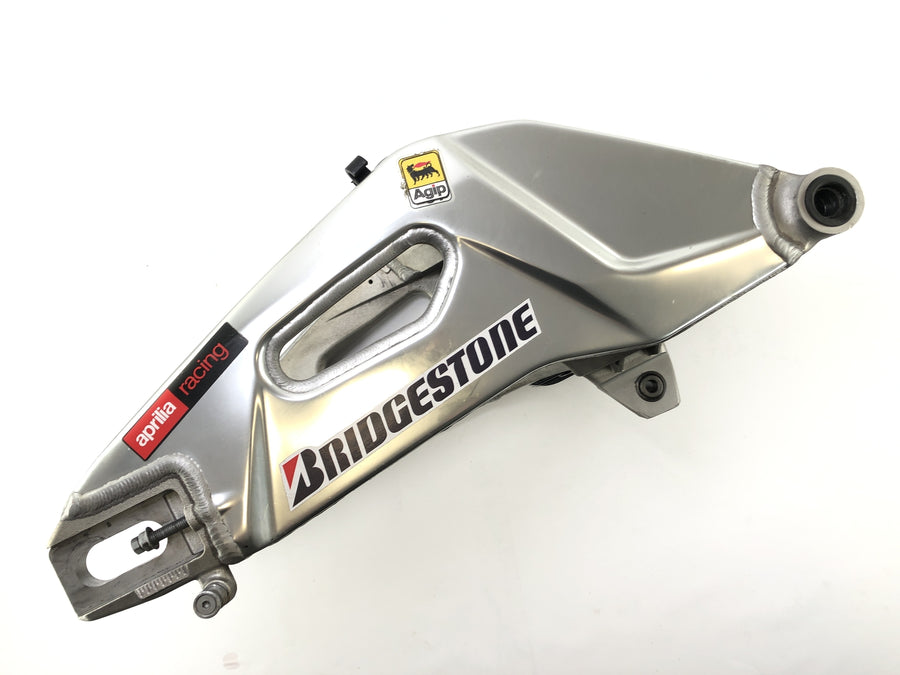 Aprilia RSV4 1000 [2010] - Suestando o consumo de montagem quebrada da roda traseira