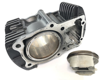 Suzuki VZ 1500 WVCU [2011] - Cilindro com cilindro de pistão na parte traseira