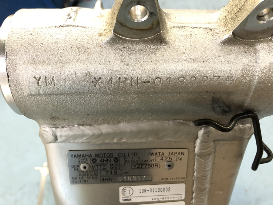 Yamaha YZF 750 R 4HN [1996] - quadro com papéis