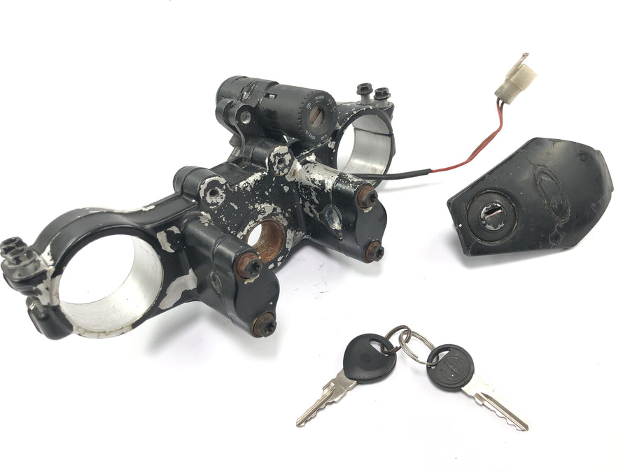 Beta RR 125 [2018] - Ponte superior do garfo com fechadura de ignição
