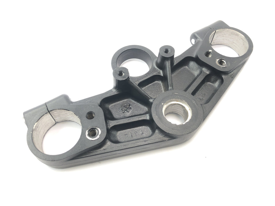 Triumph Daytona 900 T300 [1996] - montagem da cabeça de controle da braçadeira do guiador da ponte do garfo superior