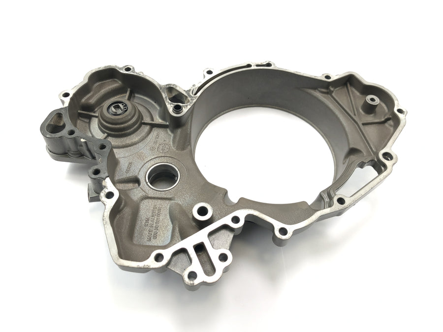 KTM 950 Adventure LC8 [2004] - Tampa da embreagem dentro da bomba d'água da tampa do motor