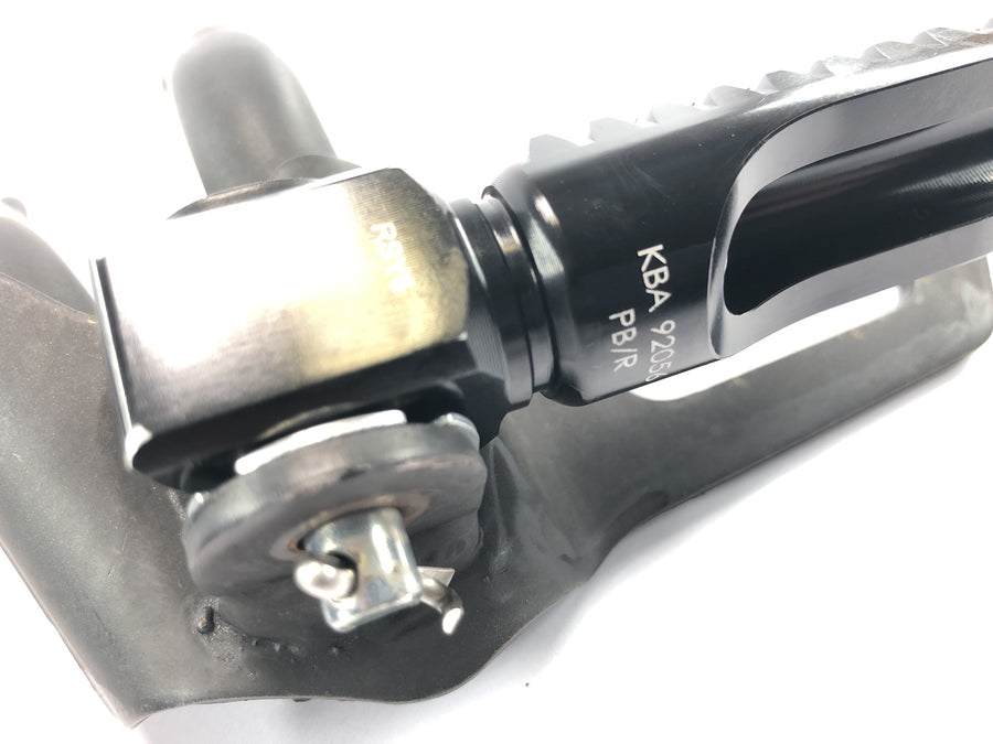 Yamaha MT 03 RM02 [2007] - Sistema de apoio para os pés do passageiro par traseiro