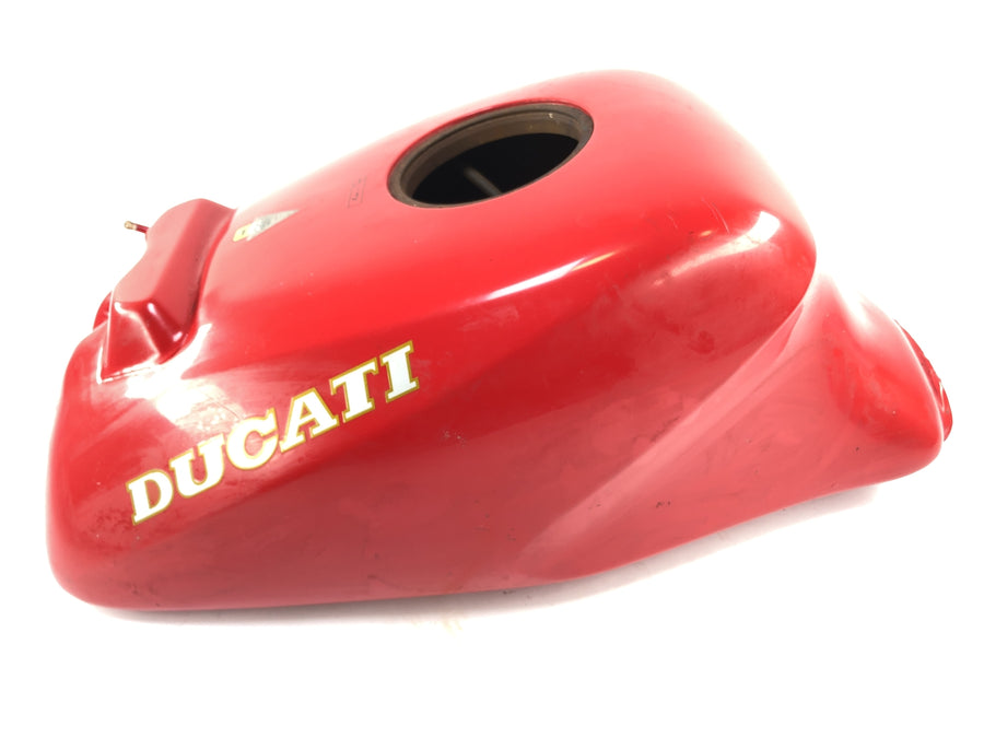 Ducati 900 SS [1991] - O tanque de gasina do tanque danificado deve ser soldado