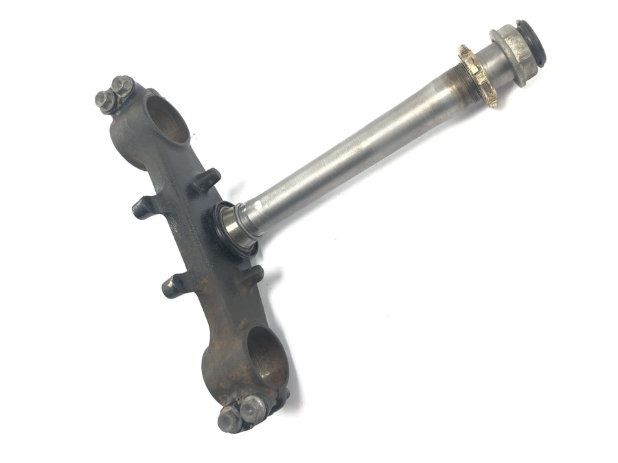 Honda NX 650 Dominator RD02 [1994] - parte inferior da cabeça de direção da ponte do garfo inferior