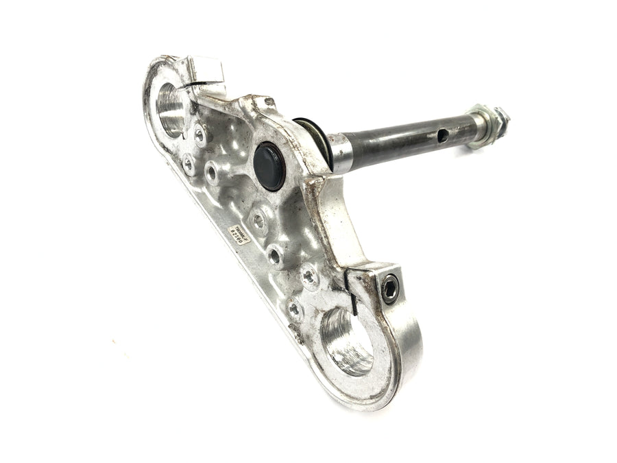 Triumph Speedmaster 900 [2003] - ponte inferior do garfo de direção