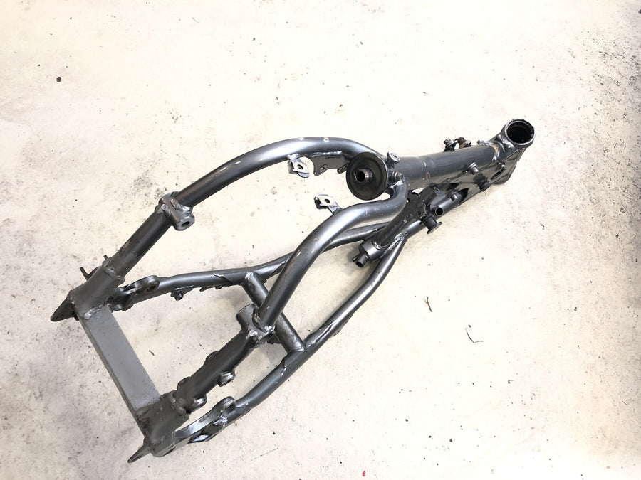 KTM LC4 DUKE 620 E [1996] - quadro com papéis