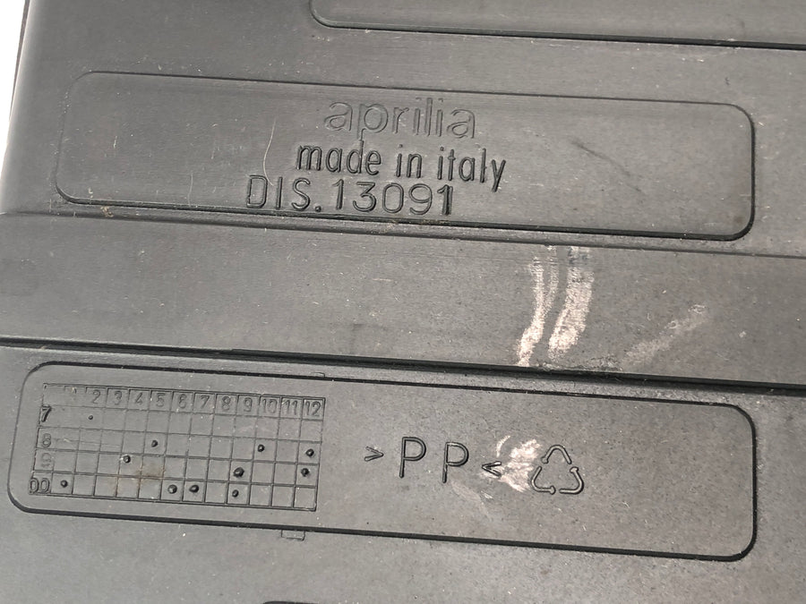 Aprilia RSV 1000 RP Mille [2001] - compartimento para compartimento de armazenamento da unidade de controle